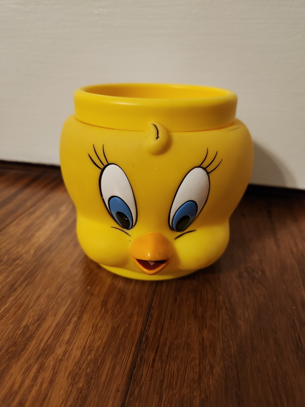 Vintage 1992 Tweety Bird Warner Brothers Looney Tunes Plastic Collectible Cup